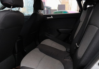 Подержанный автомобиль Hyundai Solaris Hatchback 2013 года (8 фото)