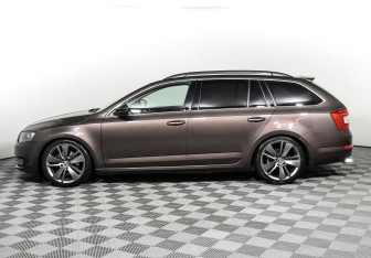 Подержанный автомобиль Skoda Octavia Wagon 2014 года (3 фото)