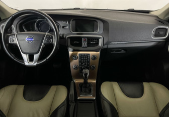 Подержанный автомобиль Volvo V40 Cross Country 2013 года (12 фото)