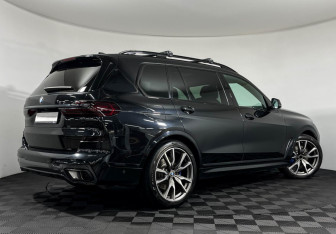 Подержанный автомобиль BMW X7 2020 года (2 фото)