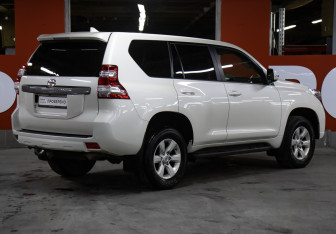 Подержанный автомобиль Toyota Land Cruiser Prado 2017 года (5 фото)