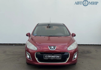 Подержанный автомобиль Peugeot 308 Hatchback 2012 года (2 фото)