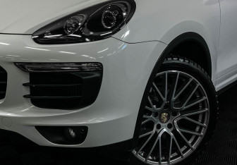 Подержанный автомобиль Porsche Cayenne 2015 года (23 фото)