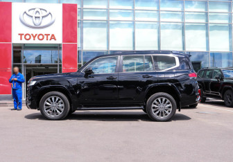 Новый Toyota Land Cruiser Suv 2025 (8 фото)