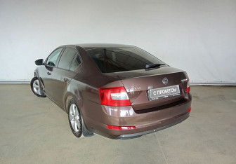 Подержанный автомобиль Skoda Octavia Liftback 2014 года (4 фото)