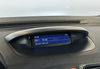 Подержанный автомобиль Renault Fluence 2014 года (15 фото)