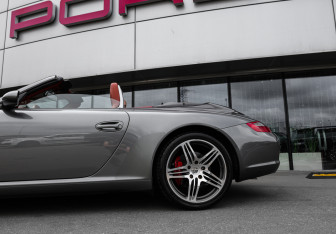 Подержанный автомобиль Porsche 911 Convertible 2007 года (26 фото)