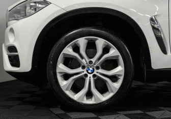 Подержанный автомобиль BMW X6 2015 года (7 фото)