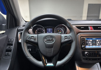 Подержанный автомобиль JAC T6 2022 года (26 фото)