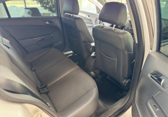 Подержанный автомобиль Opel Astra Sedan 2011 года (8 фото)