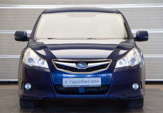 Подержанный автомобиль Subaru Legacy Sedan 2011 года (2 фото)