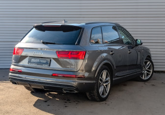 Подержанный автомобиль Audi Q7 2019 года (5 фото)