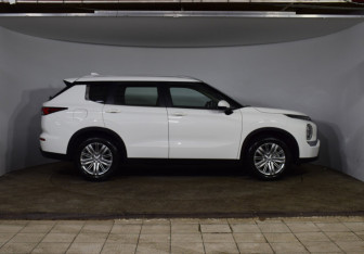Новый Mitsubishi Outlander 2023 (4 фото)