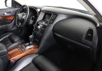 Подержанный автомобиль Infiniti FX 2010 года (10 фото)