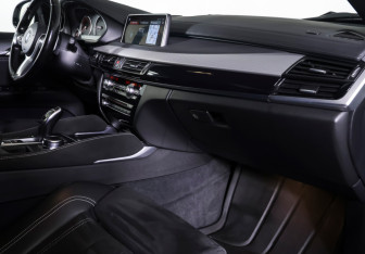 Подержанный автомобиль BMW X6 2018 года (10 фото)