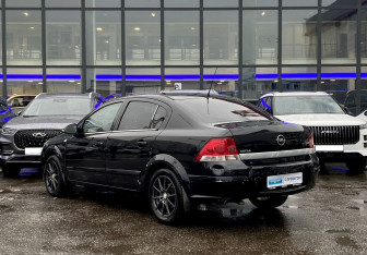 Подержанный автомобиль Opel Astra Sedan 2012 года (7 фото)