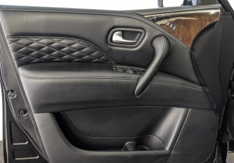 Подержанный автомобиль Infiniti QX80 2019 года (19 фото)