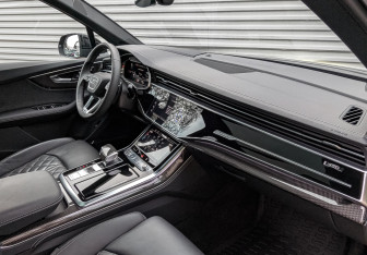 Подержанный автомобиль Audi Q7 2024 года (11 фото)