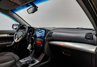 Подержанный автомобиль Kia Sorento 2011 года (13 фото)