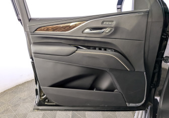 Подержанный автомобиль Cadillac Escalade Suv 2023 года (20 фото)