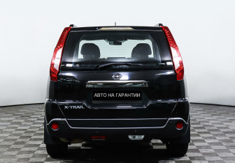 Подержанный автомобиль Nissan X-Trail 2014 года (6 фото)