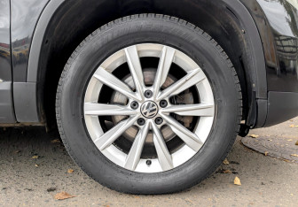 Подержанный автомобиль Volkswagen Tiguan 2012 года (18 фото)