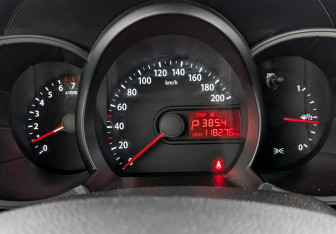 Подержанный автомобиль Kia Picanto 2011 года (16 фото)