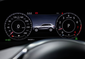 Подержанный автомобиль Jaguar F-Pace 2020 года (11 фото)