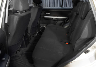 Подержанный автомобиль Suzuki Grand Vitara 2011 года (12 фото)