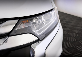 Подержанный автомобиль Mitsubishi Outlander 2018 года (17 фото)