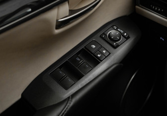 Подержанный автомобиль Lexus NX 2014 года (15 фото)
