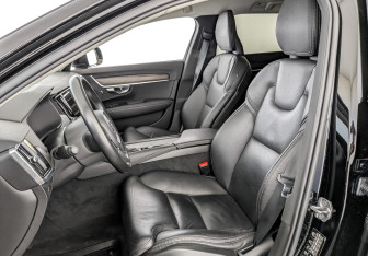 Подержанный автомобиль Volvo V90 Cross Country 2019 года (20 фото)