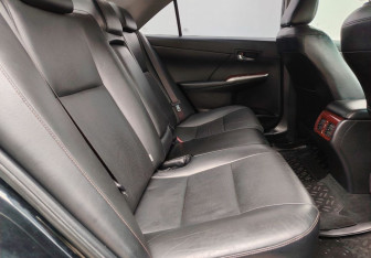 Подержанный автомобиль Toyota Camry Sedan 2013 года (11 фото)