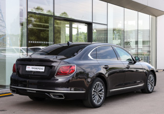 Подержанный автомобиль Kia K900 2019 года (5 фото)