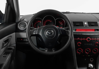 Подержанный автомобиль Mazda 3 Sedan 2005 года (11 фото)