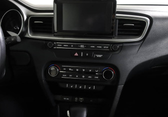 Подержанный автомобиль Kia Ceed Wagon 2019 года (8 фото)