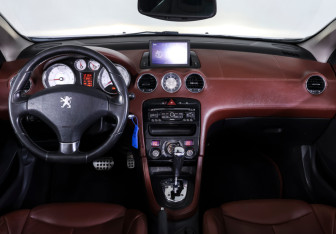 Подержанный автомобиль Peugeot 308 Convertible 2009 года (13 фото)