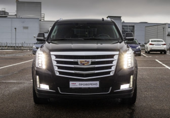 Подержанный автомобиль Cadillac Escalade Suv 2017 года (2 фото)