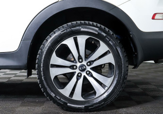 Подержанный автомобиль Kia Sportage 2012 года (9 фото)