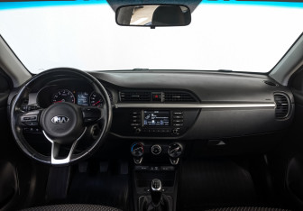 Подержанный автомобиль Kia Rio Hatchback 2018 года (14 фото)