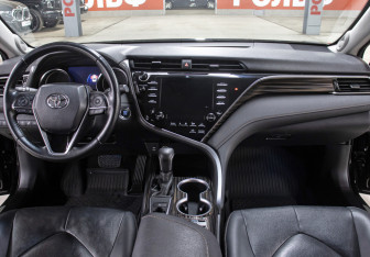 Подержанный автомобиль Toyota Camry Sedan 2020 года (14 фото)