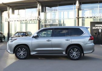 Подержанный автомобиль Lexus LX 2020 года (7 фото)