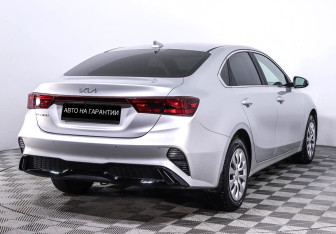 Подержанный автомобиль Kia Cerato Sedan 2022 года (3 фото)