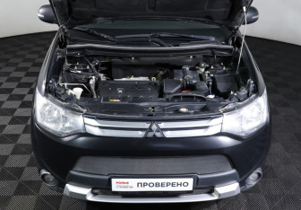 Подержанный автомобиль Mitsubishi Outlander 2014 года (9 фото)
