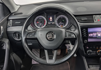 Подержанный автомобиль Skoda Octavia Liftback 2017 года (21 фото)