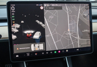 Подержанный автомобиль Tesla Model 3 2019 года (18 фото)