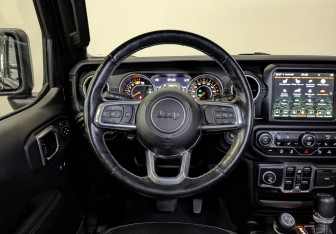 Подержанный автомобиль Jeep Wrangler 2021 года (21 фото)