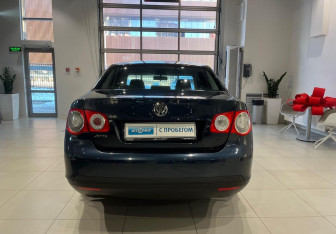 Подержанный автомобиль Volkswagen Jetta Sedan 2007 года (5 фото)