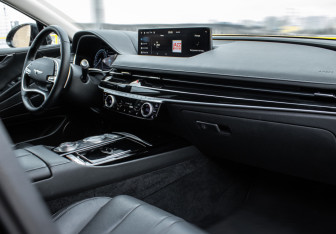 Подержанный автомобиль Genesis G80 2021 года (9 фото)