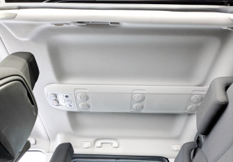 Подержанный автомобиль Peugeot Traveller 2022 года (26 фото)